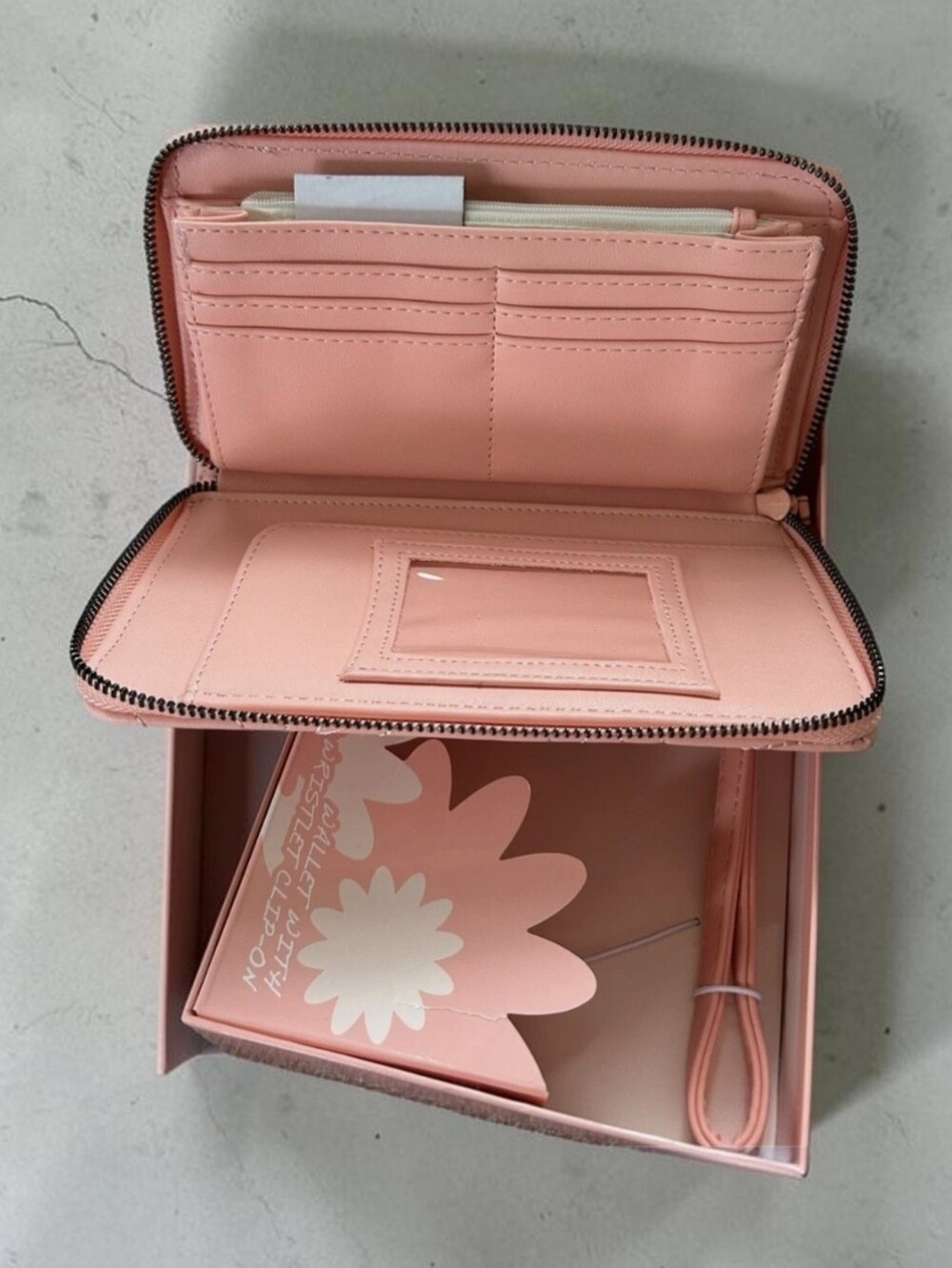 Betsey Johnson Quilted Daisy Wristlet Wallet In Light Blue Or Light Pink, NWT - Picture 7 of 7